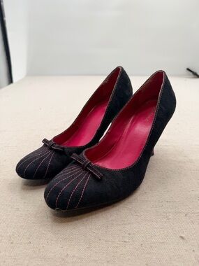 Go Max Classic Black Pump with Pink Lining